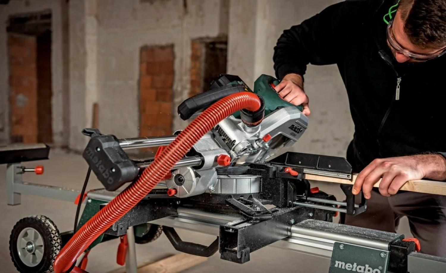 Metabo KGS 254 M Afkortzaag - 1800W - 254 x 30mm - Quick hendel - met onderstel KSU 250-image