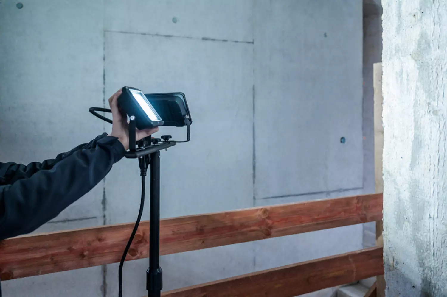 Brennenstuhl JARO 6060 T Lampe de chantier à LED avec trépied - 4800lm-image