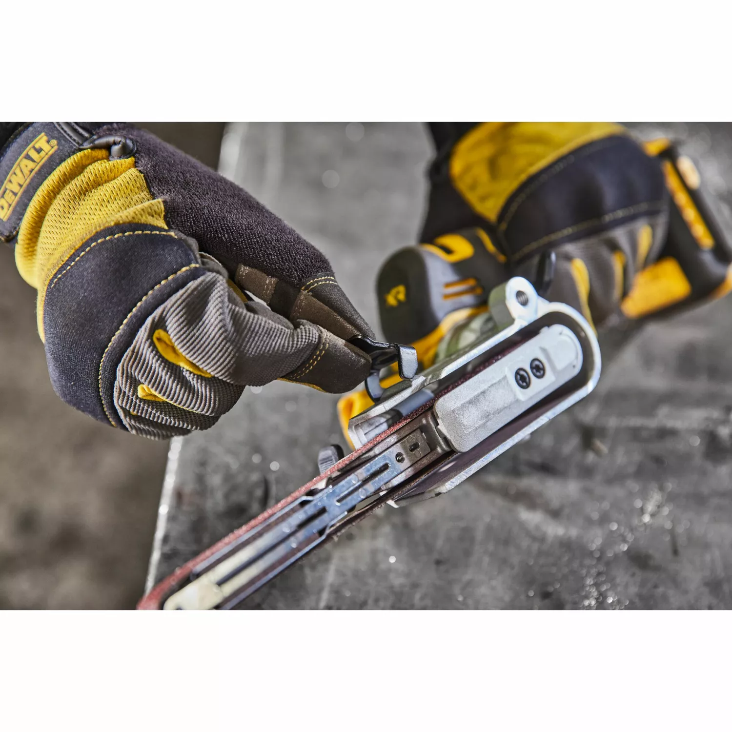 DeWALT DCM200NT 18V Li-ion XR accu stripschuurmachine in TSTAK - 13mm-image