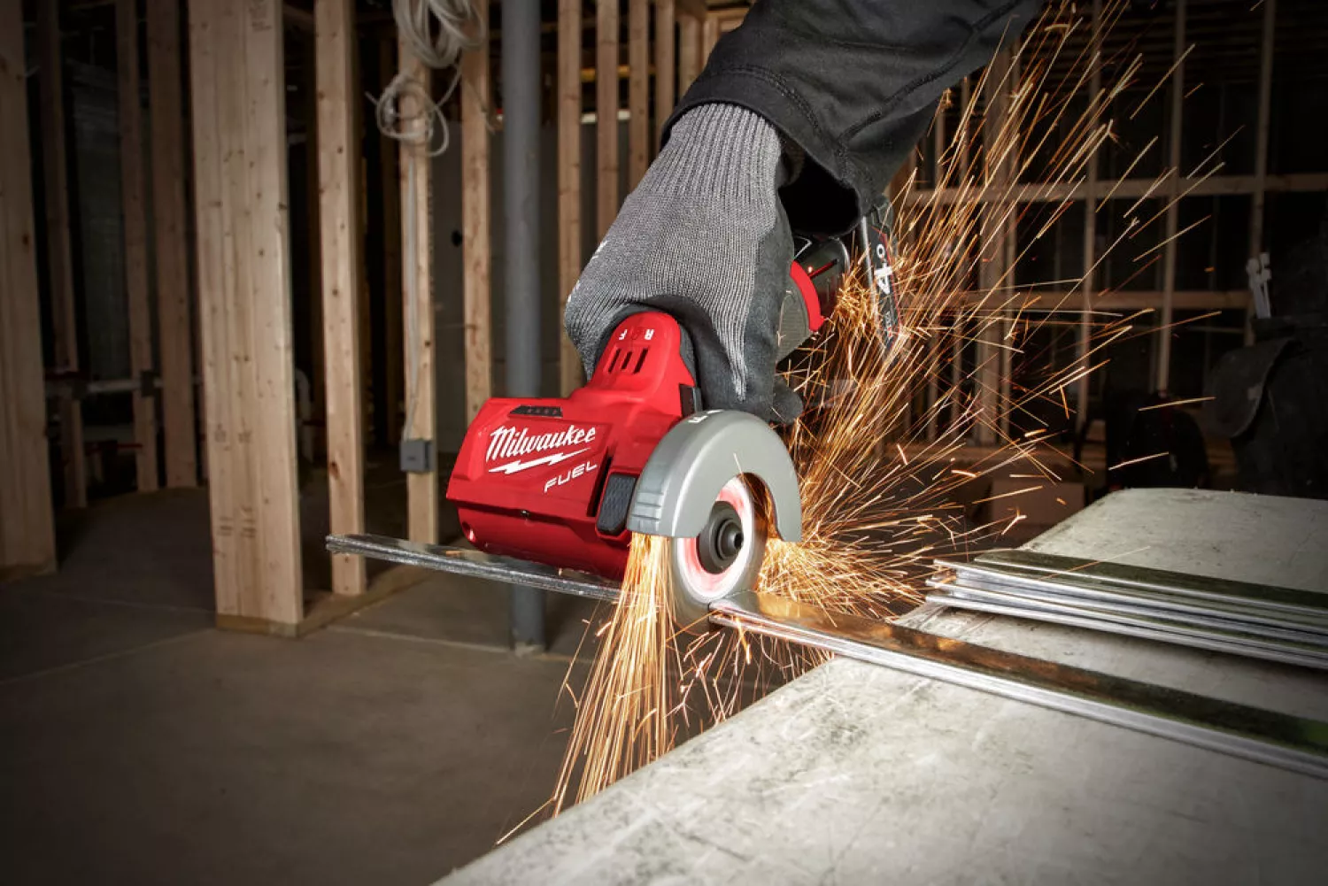 Milwaukee M12 FCOT-422X - Set meuleuse d'angle Li-Ion 12V dans HD Box (1x batterie 2 Ah) - brushless - 10 x 76mm-image