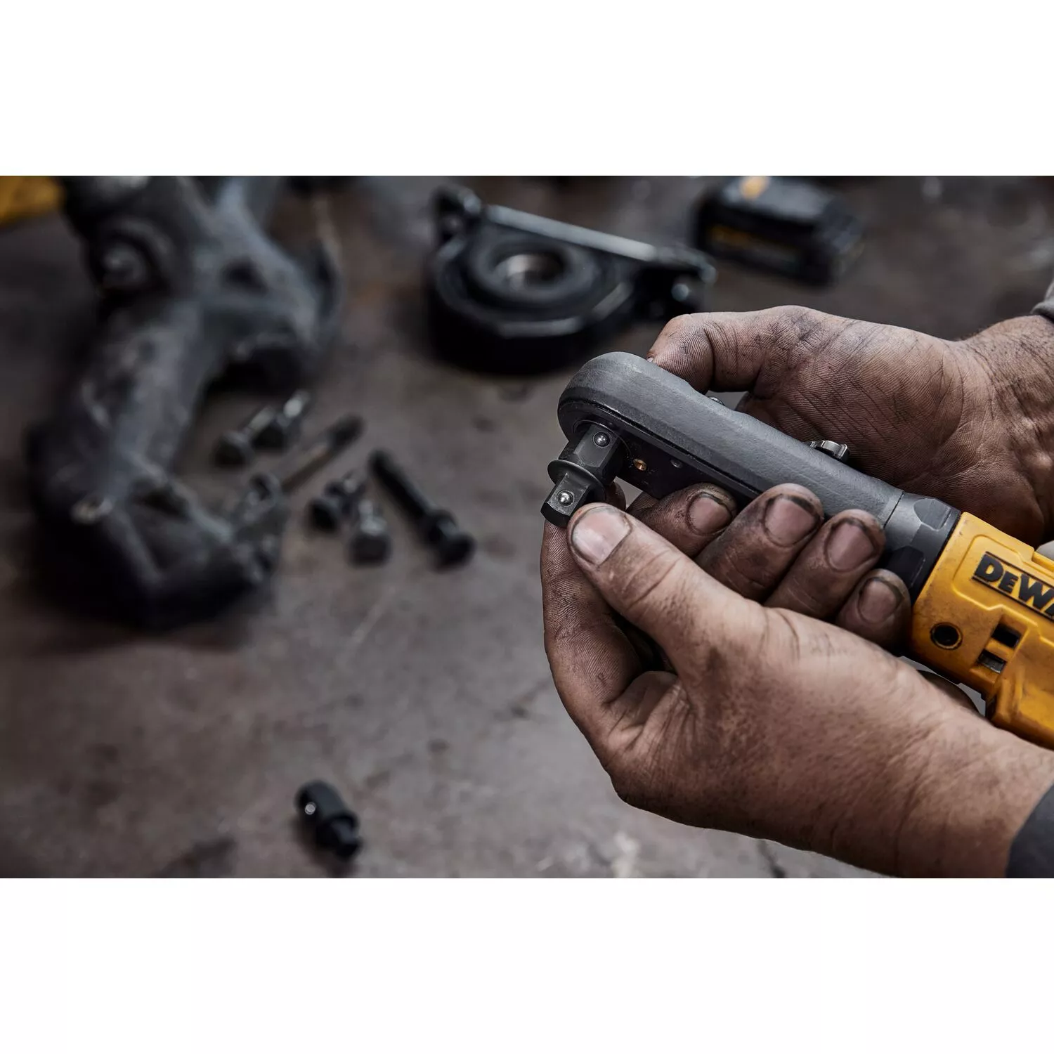 DeWALT DCF510E2G-QW 18V Li-ion accu haakse ratelsleutel set (1x 1.7Ah accu) in inlay - 3/8'' & 1/2''-image
