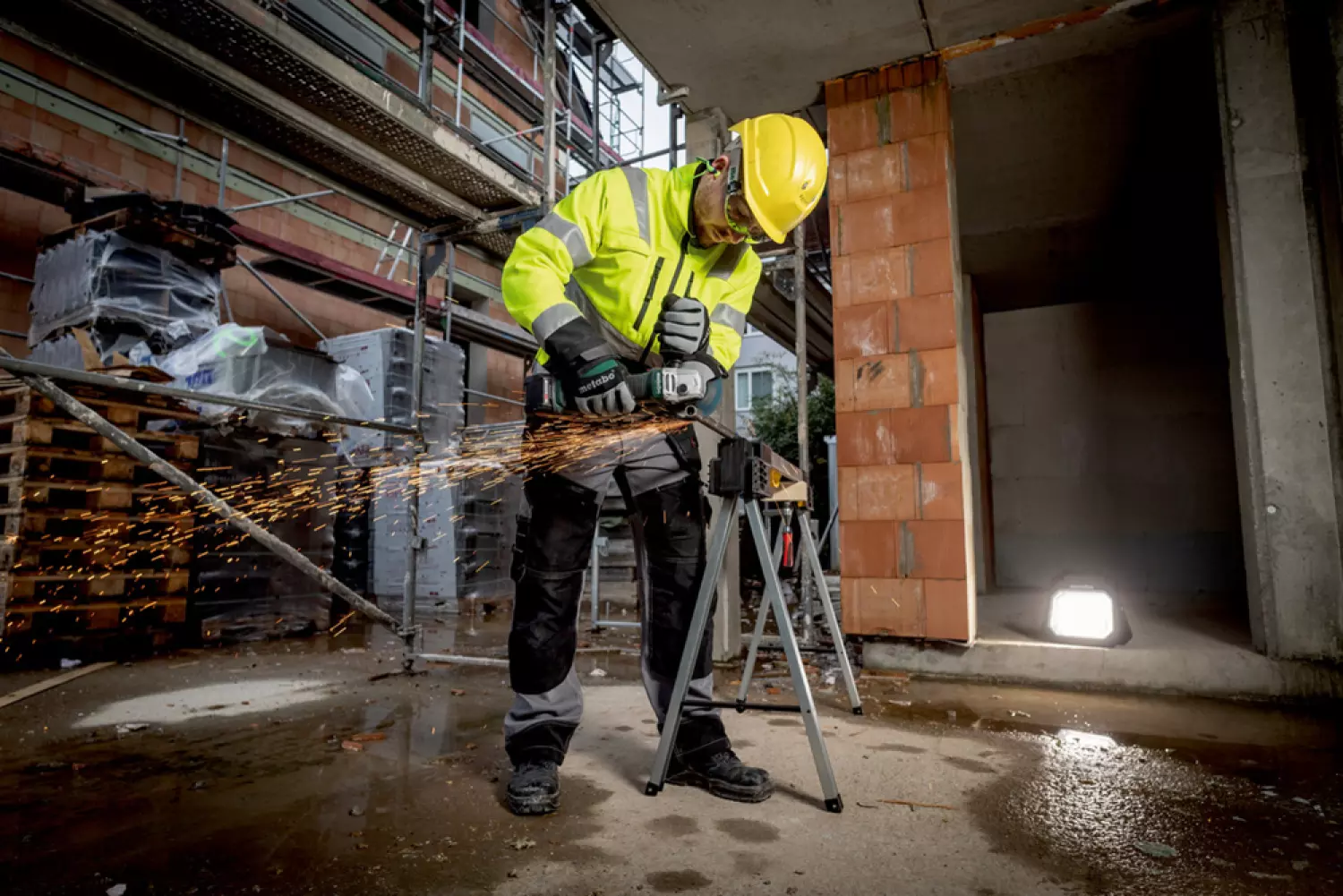 Metabo W 18 L BL 9-125 18V Li-Ion accu haakse slijper body in metaBOX - 125mm-image