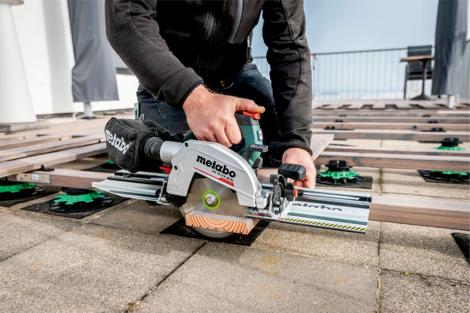 Metabo 691194000 KS 18 LTX 66 BL Scie circulaire sans fil - 18V Li-ion - brushless + Guide Rail KFS 44 - Machine seule-image