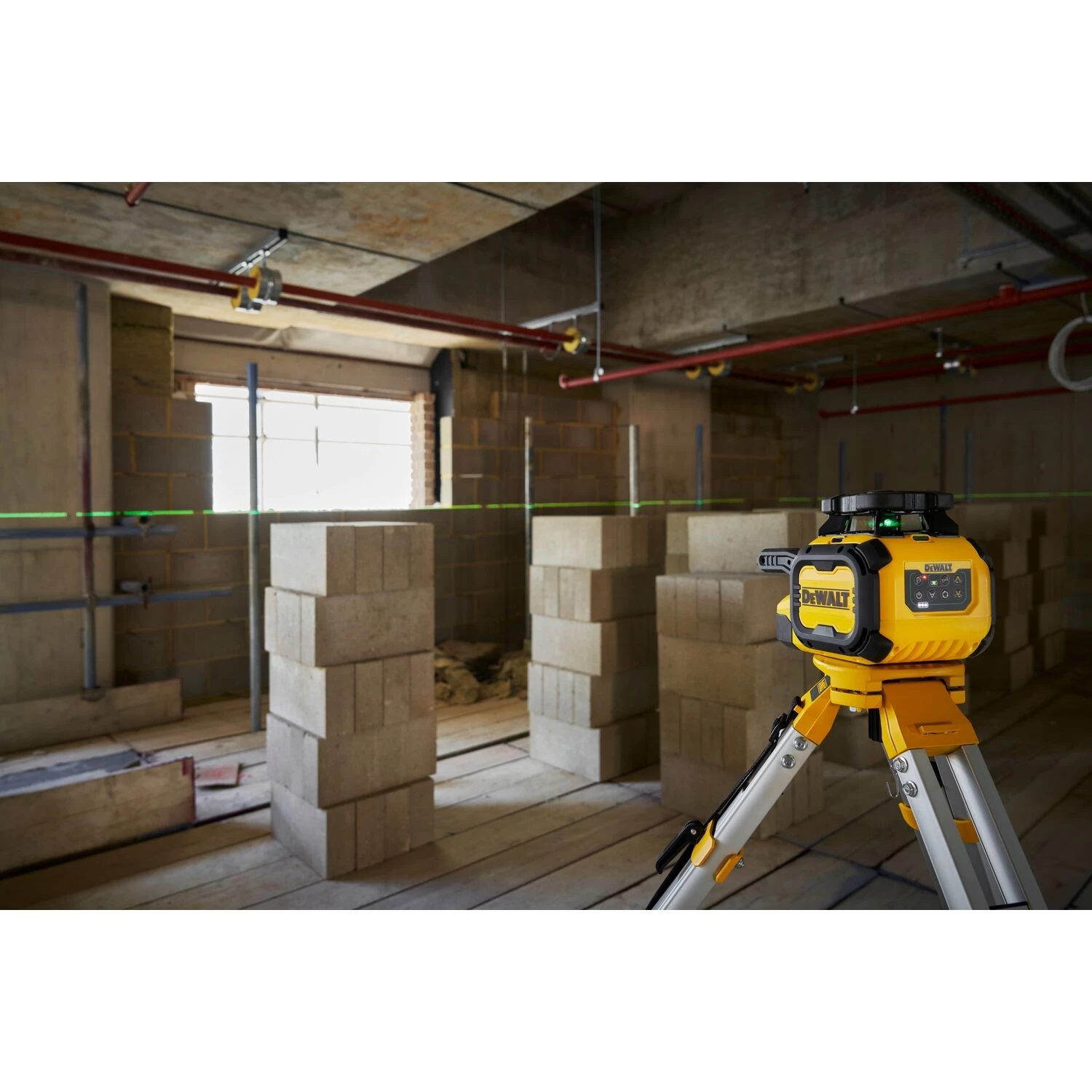 DeWALT DCLE15221G-QW Roterende Laser set incl. statief, ontvanger en meetlat in koffer - rood - 30m - IP66-image