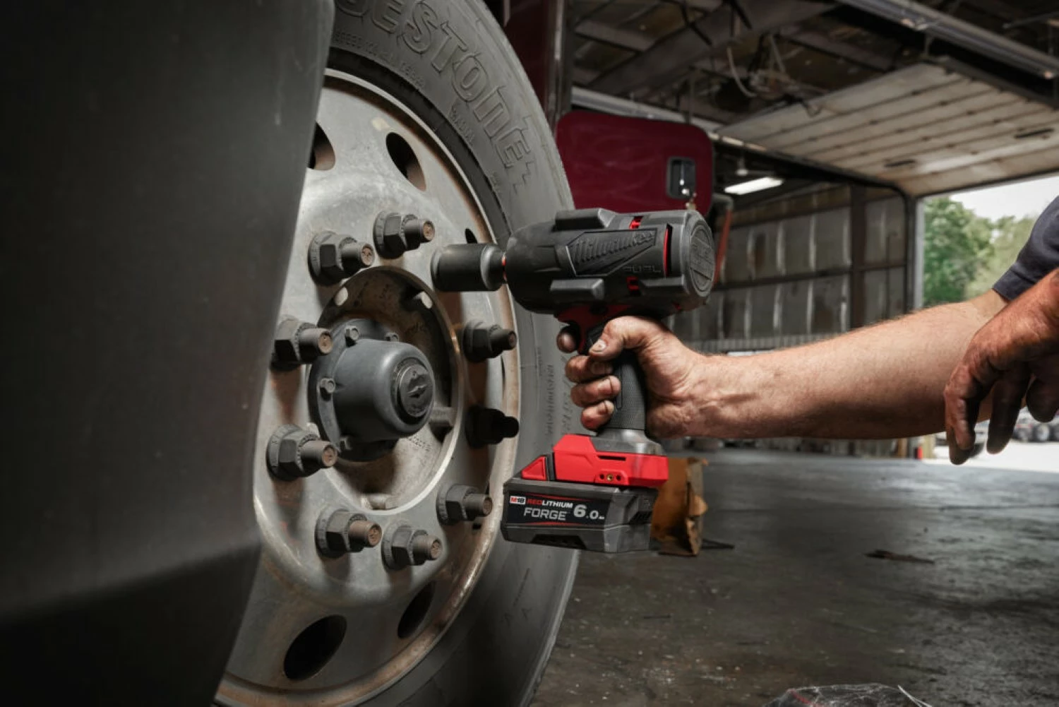 Milwaukee M18 FHIW2F12-502X 18V Li-Ion accu Slagmoersleutel met frictiering set (2x 5.0Ah accu) in HD Box - 1/2'' - 1491Nm-image