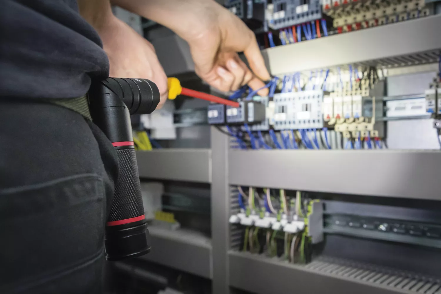 Wiha SB24670 Zaklamp met LED, laser en UV-licht - incl. 3x AAA-batterijen - 310Lm-image