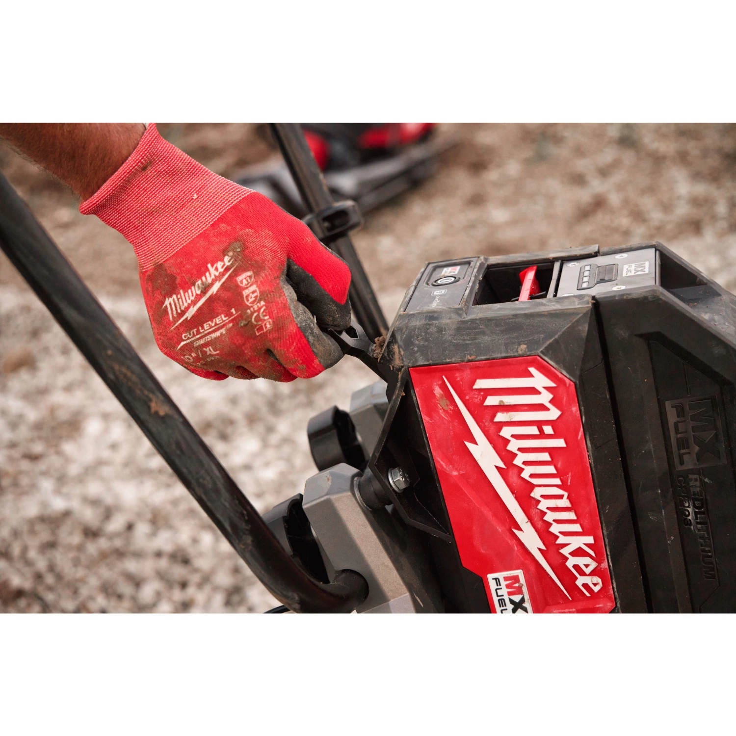 Milwaukee MXF PSC-302 MX Fuel accu beton trilspaan set (2x 3.0Ah accu)-image