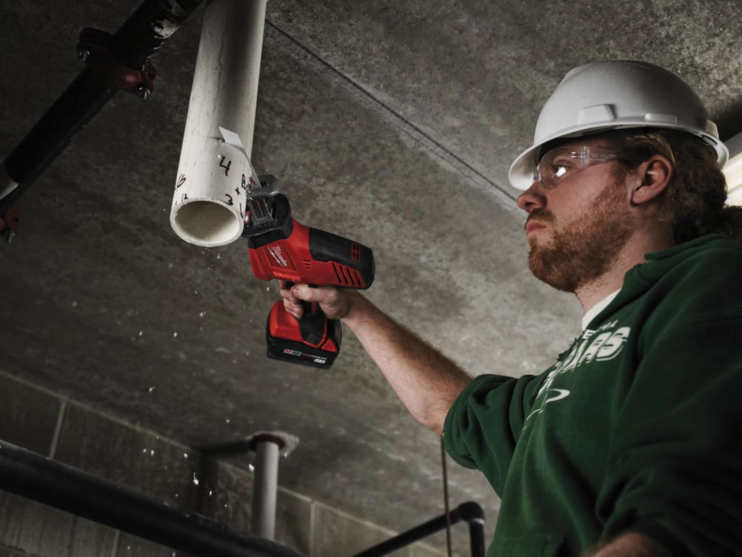 Milwaukee C18 HZ-0X 18 V Li-ion batterie scie sabre corps dans un coffret HD - changement rapide-image