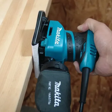 Ponceuse Vibrante Makita BO4556K 200W En Coffret - Ponceuse Orbitale Compacte